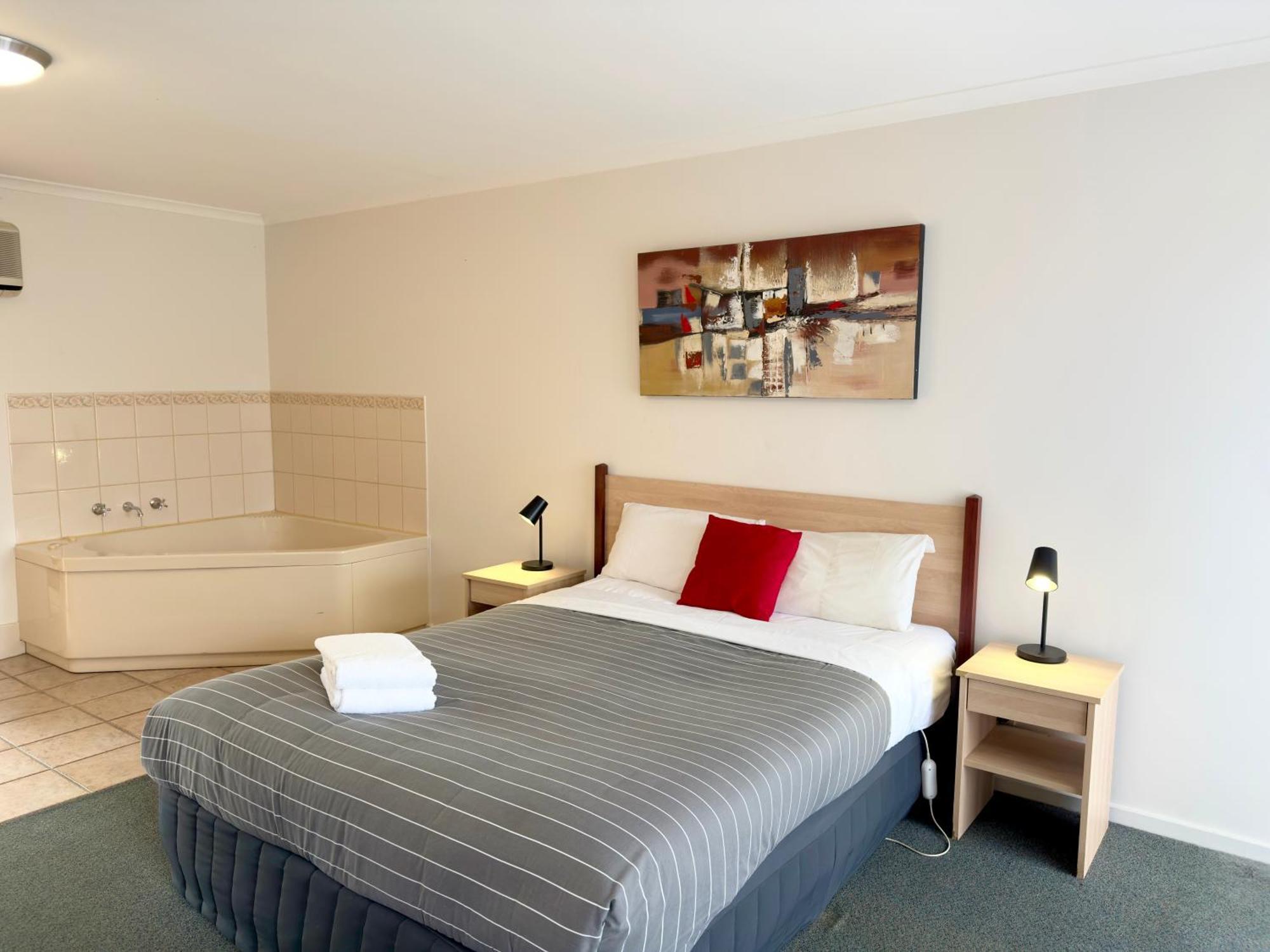 Beachcomber Motel & Apartments Apollo Bay Bagian luar foto