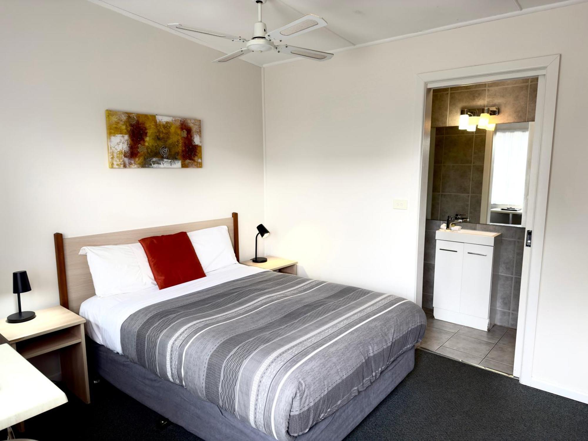 Beachcomber Motel & Apartments Apollo Bay Bagian luar foto