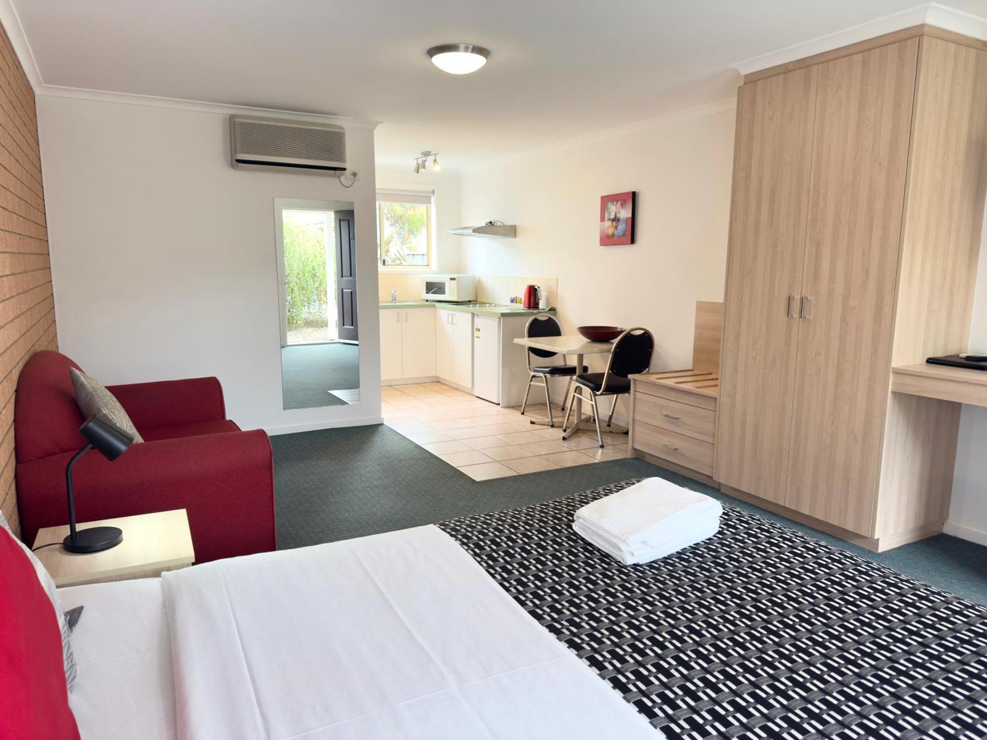 Beachcomber Motel & Apartments Apollo Bay Bagian luar foto