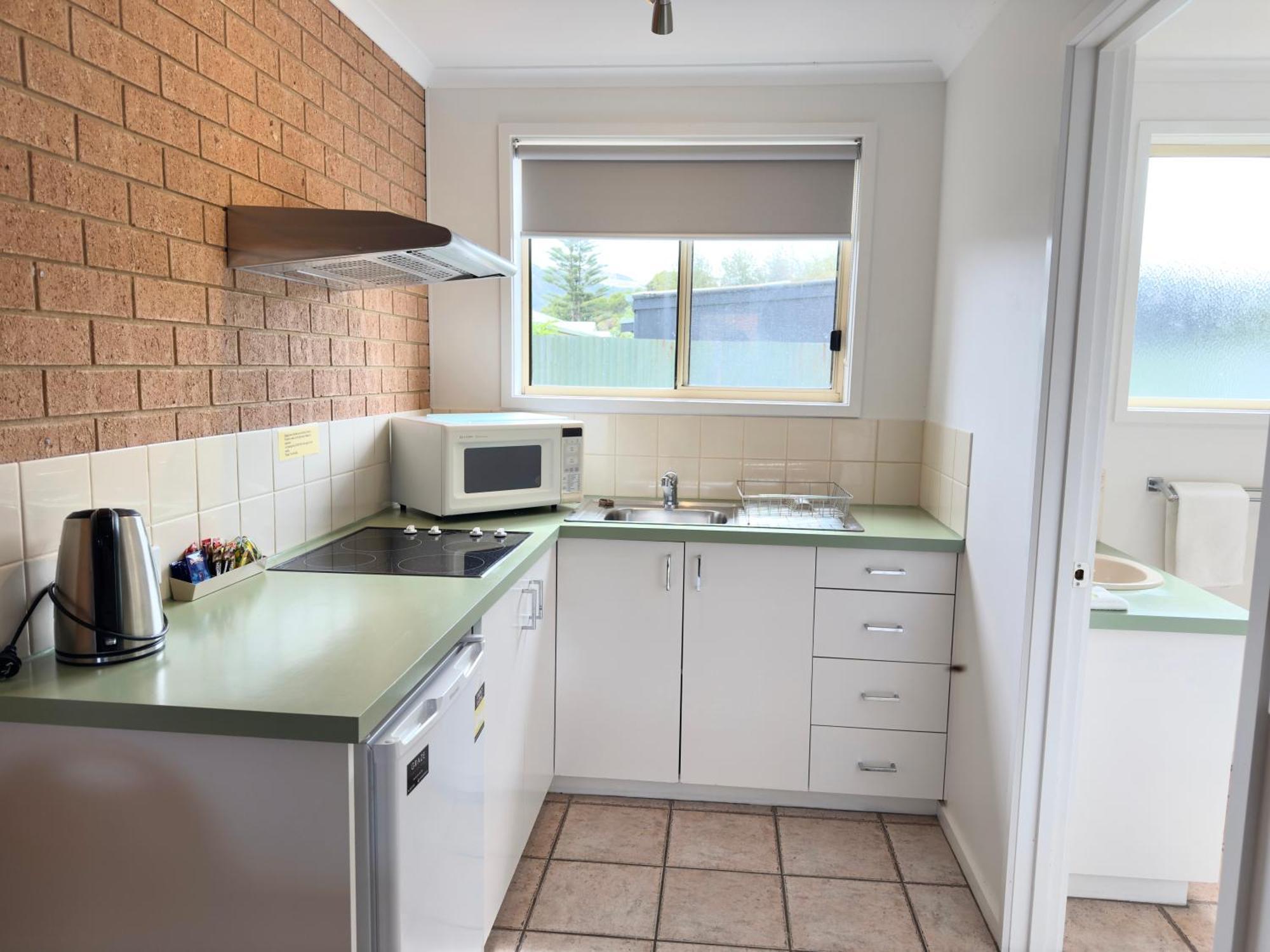 Beachcomber Motel & Apartments Apollo Bay Bagian luar foto