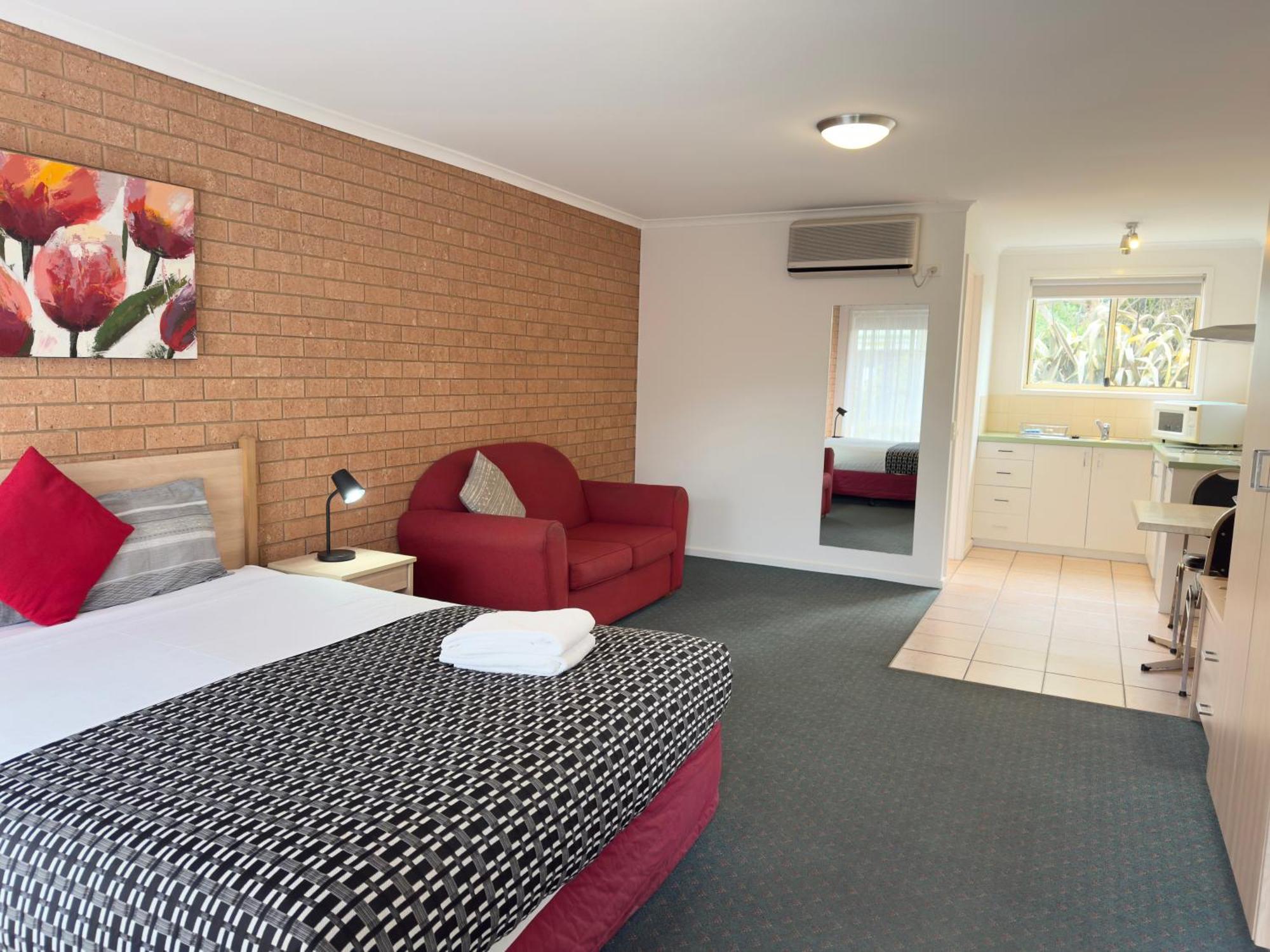 Beachcomber Motel & Apartments Apollo Bay Bagian luar foto