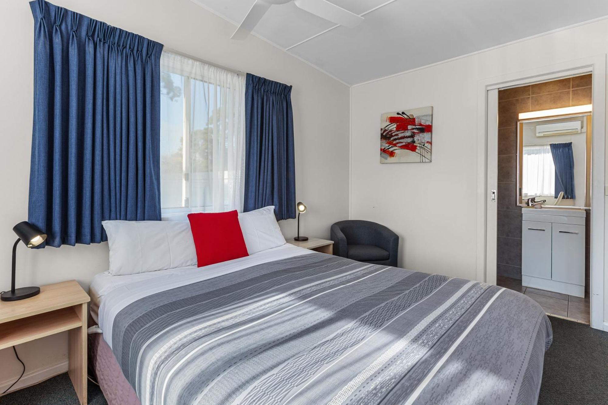 Beachcomber Motel & Apartments Apollo Bay Bagian luar foto