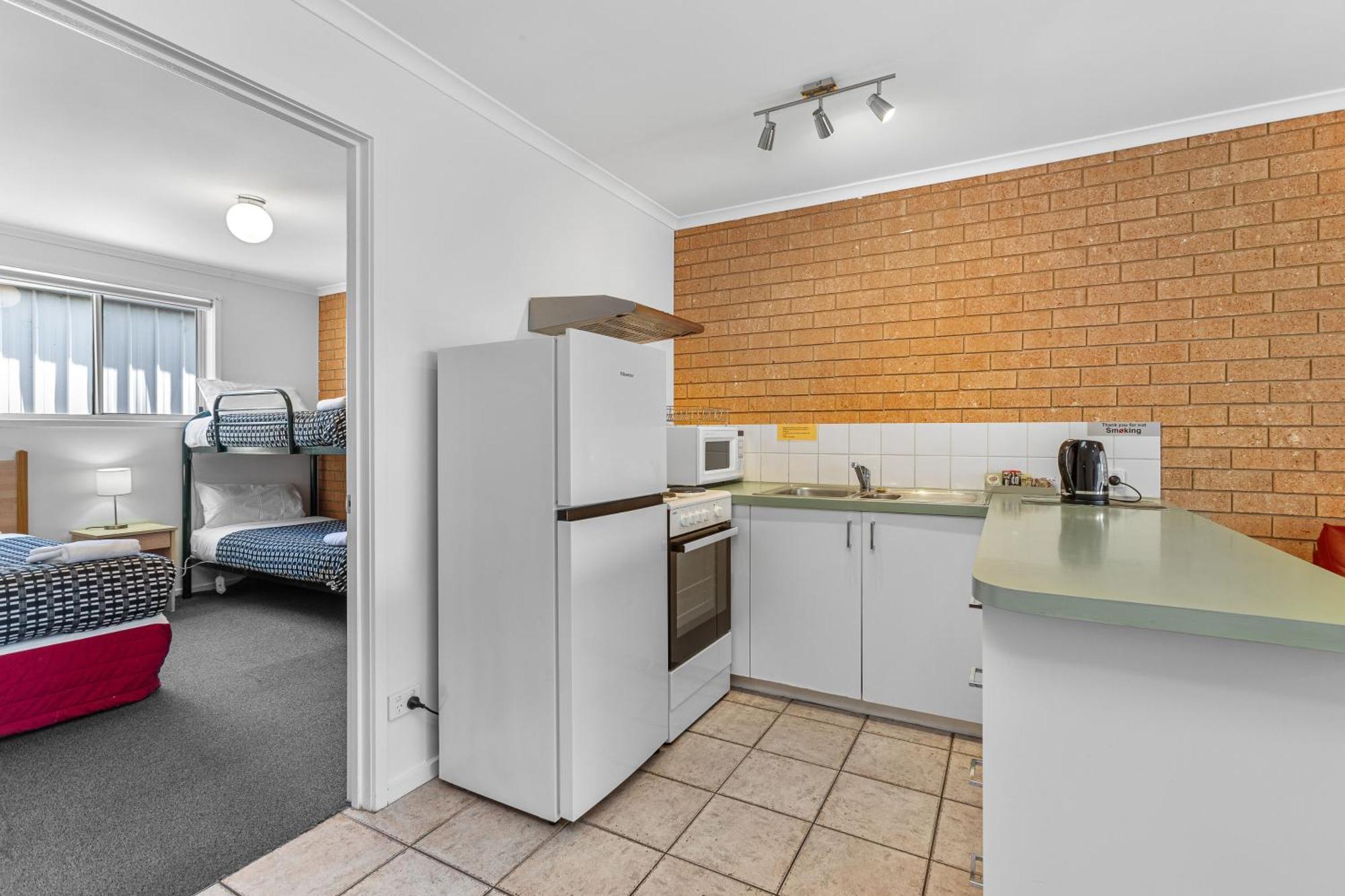 Beachcomber Motel & Apartments Apollo Bay Bagian luar foto