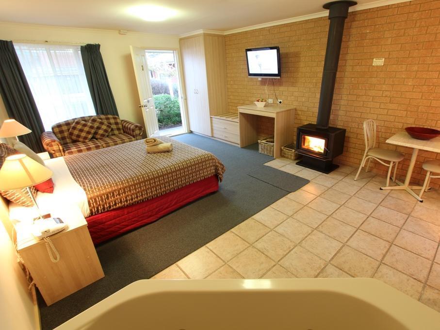 Beachcomber Motel & Apartments Apollo Bay Bagian luar foto