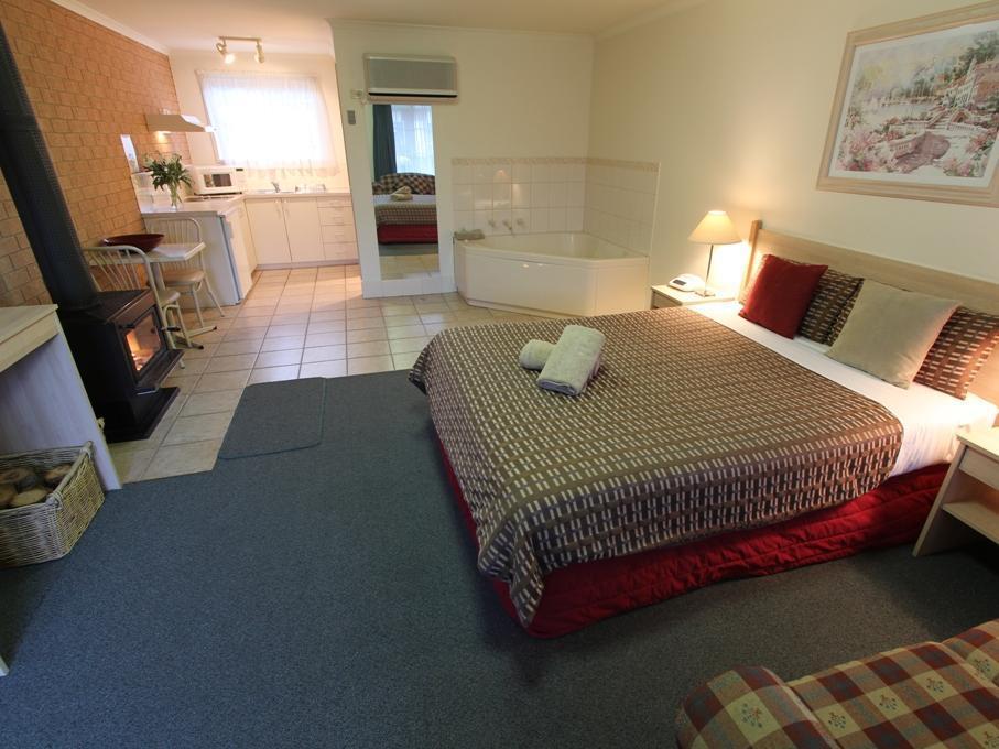 Beachcomber Motel & Apartments Apollo Bay Bagian luar foto